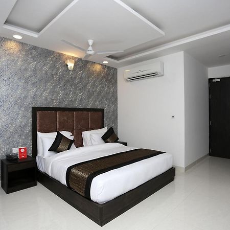Hotel O M Suites New Delhi Exterior foto