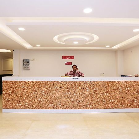 Hotel O M Suites New Delhi Exterior foto