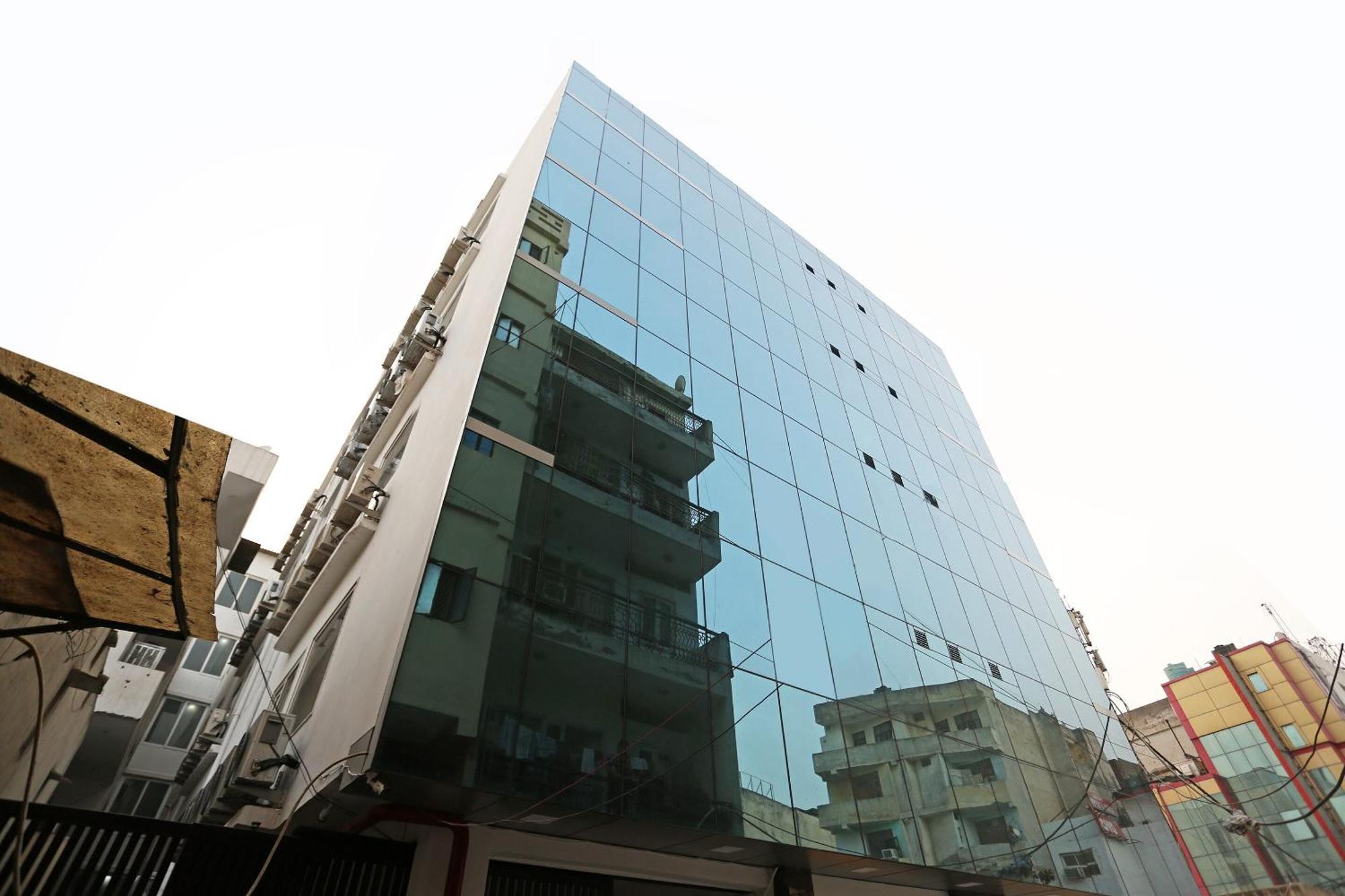 Hotel O M Suites New Delhi Exterior foto