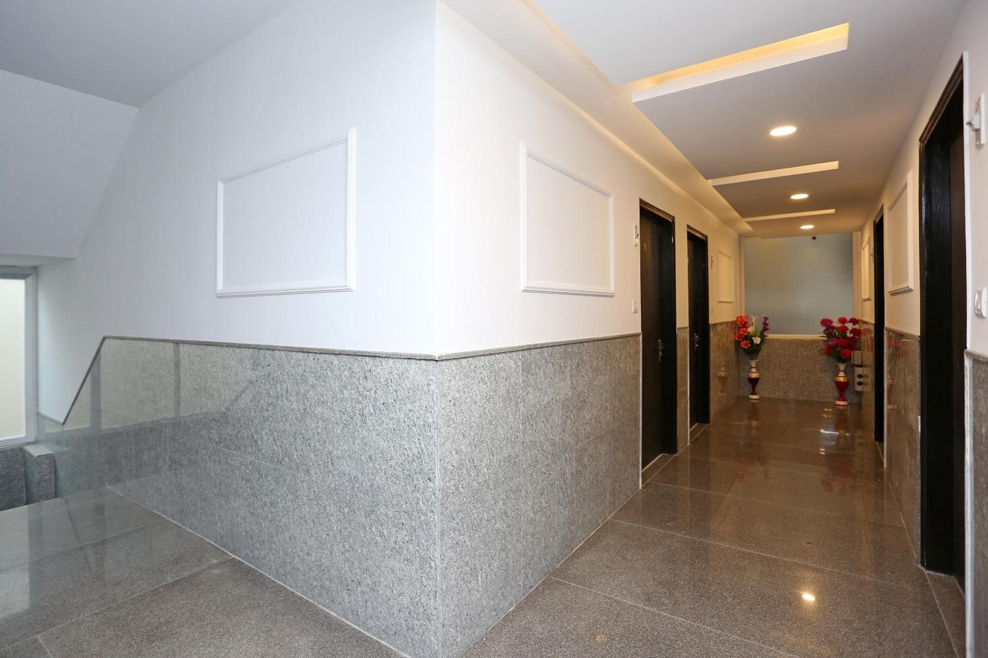Hotel O M Suites New Delhi Exterior foto