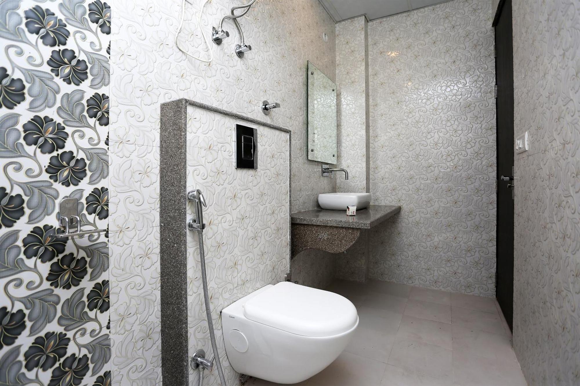 Hotel O M Suites New Delhi Exterior foto