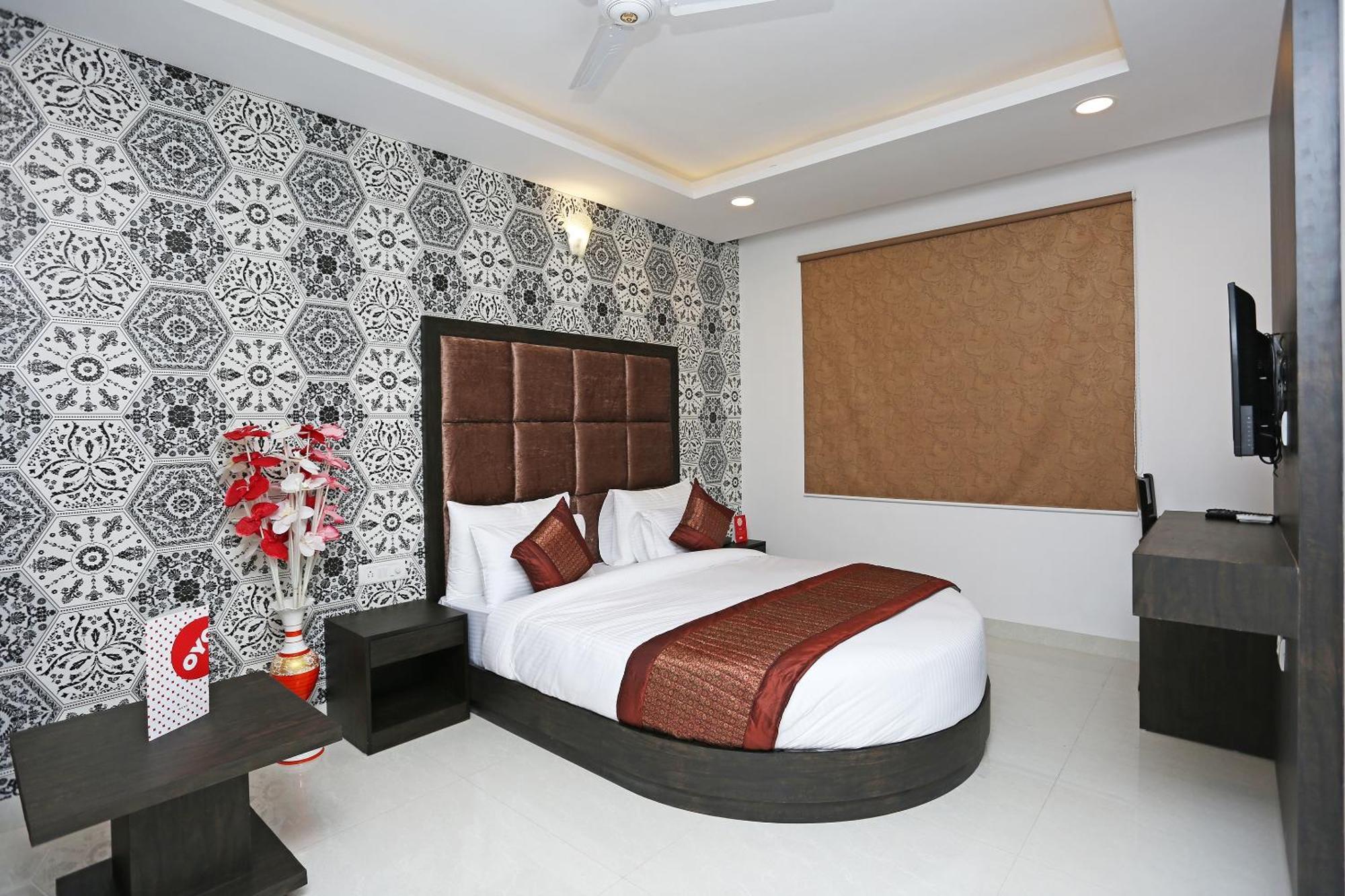 Hotel O M Suites New Delhi Exterior foto