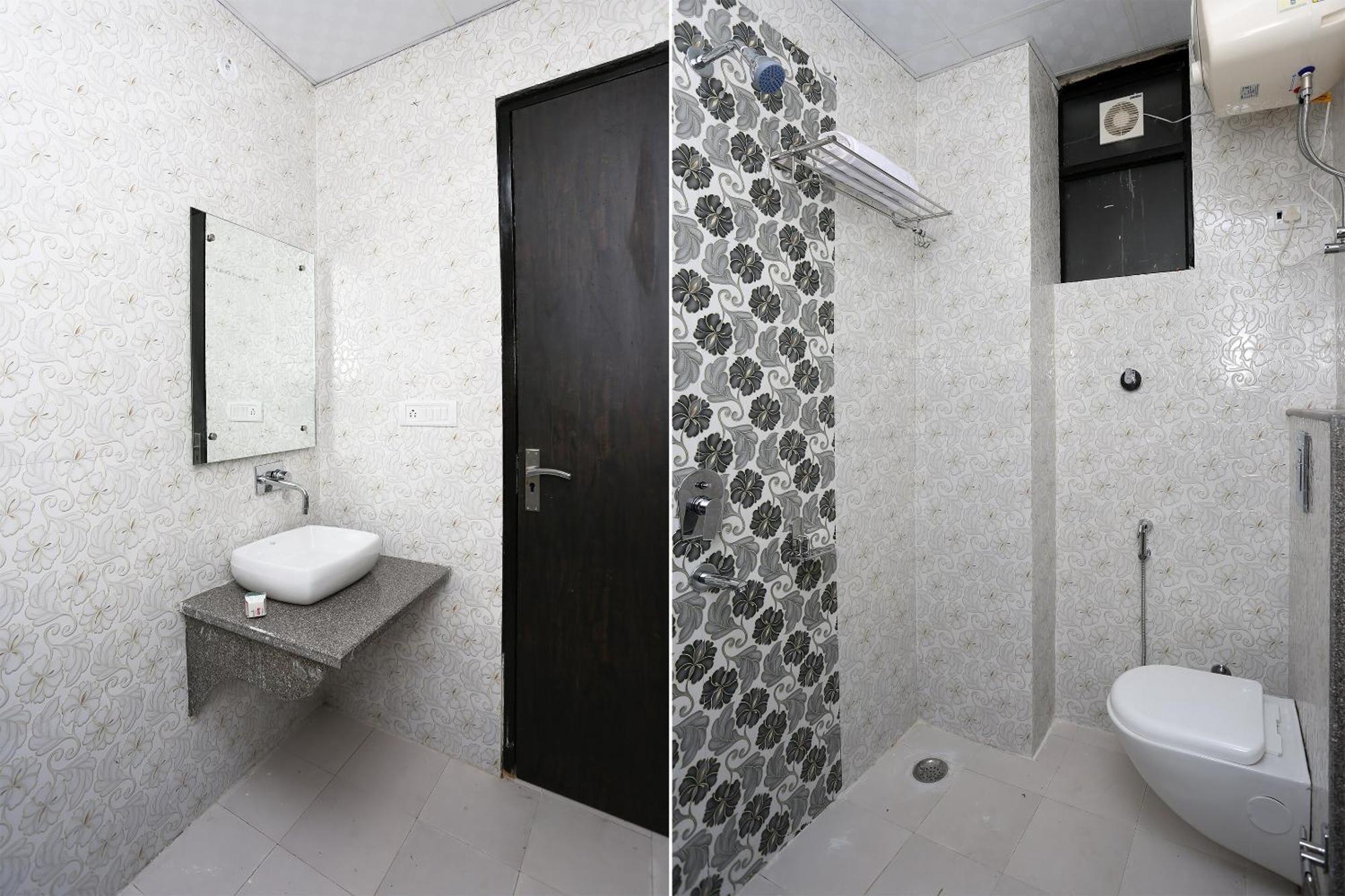 Hotel O M Suites New Delhi Exterior foto