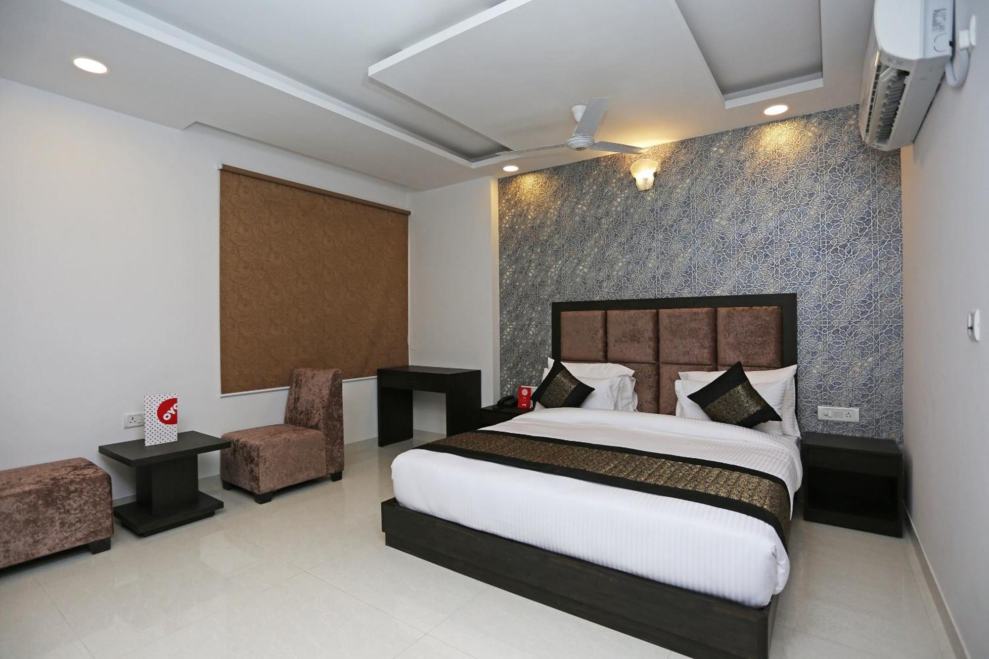 Hotel O M Suites New Delhi Exterior foto