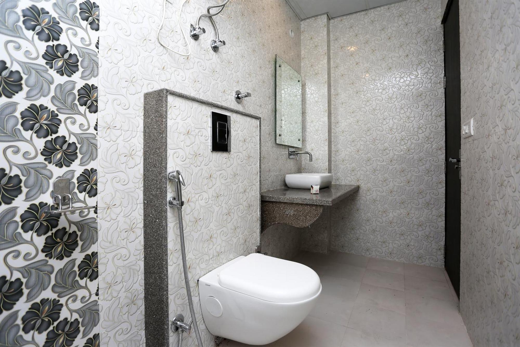 Hotel O M Suites New Delhi Exterior foto