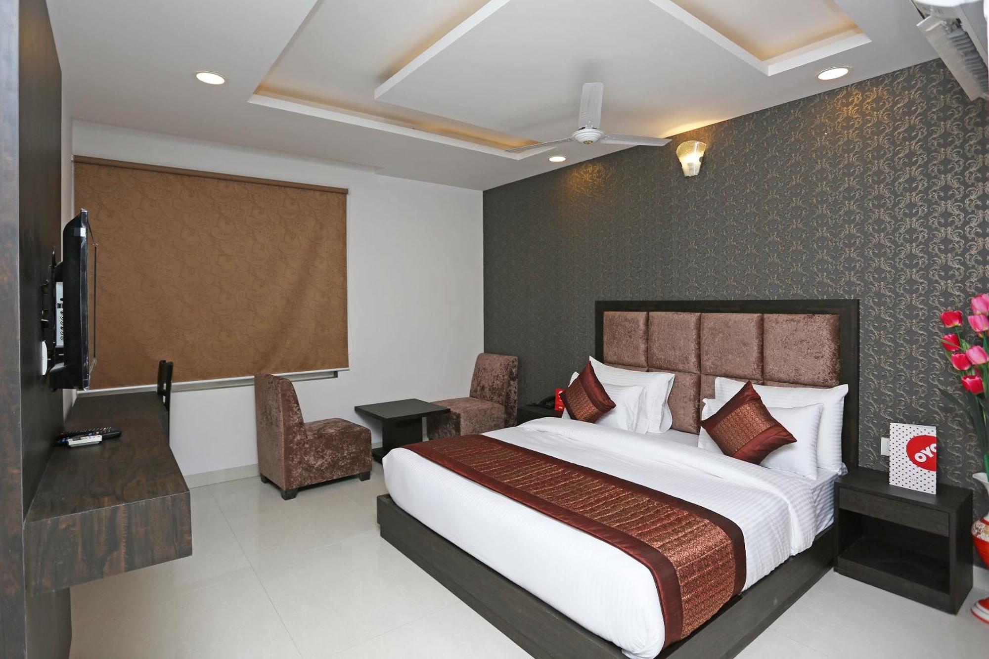 Hotel O M Suites New Delhi Exterior foto